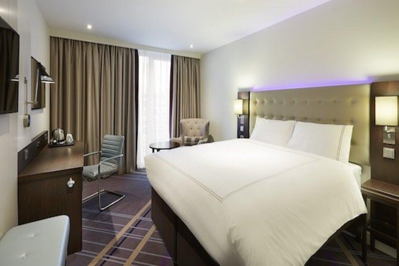 Premier Inn Duesseldorf City Friedrichstadt Ngoại thất bức ảnh