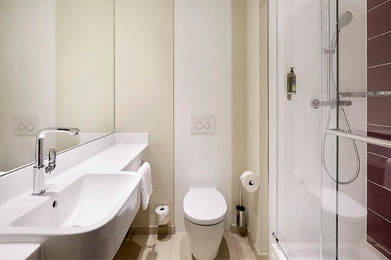 Premier Inn Duesseldorf City Friedrichstadt Ngoại thất bức ảnh