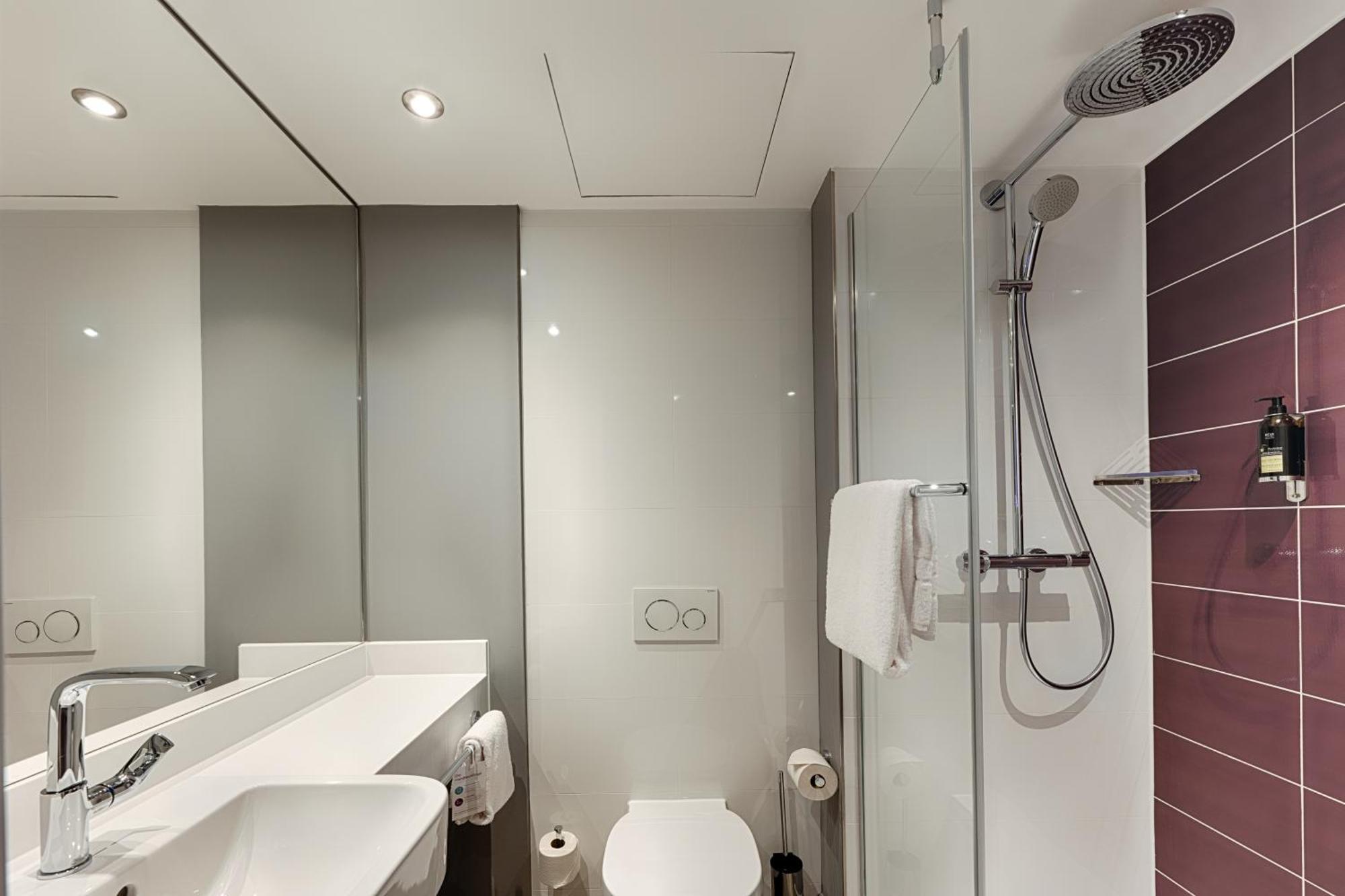 Premier Inn Duesseldorf City Friedrichstadt Ngoại thất bức ảnh
