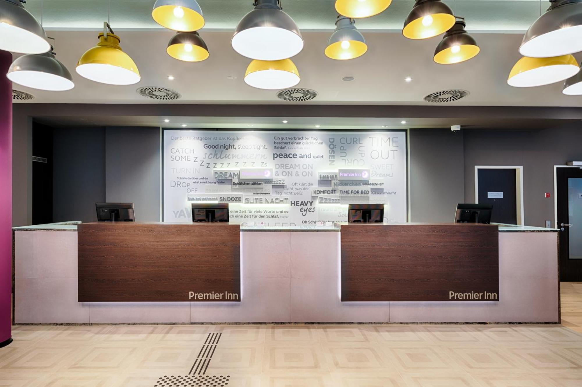 Premier Inn Duesseldorf City Friedrichstadt Ngoại thất bức ảnh